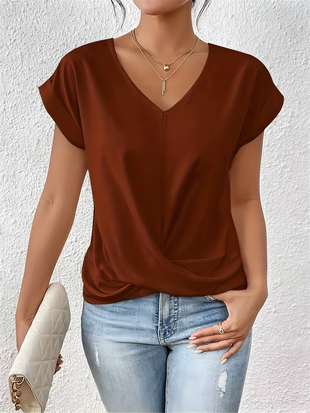MEIKA™ – Top con scollo a V e dettaglio classico a torsione