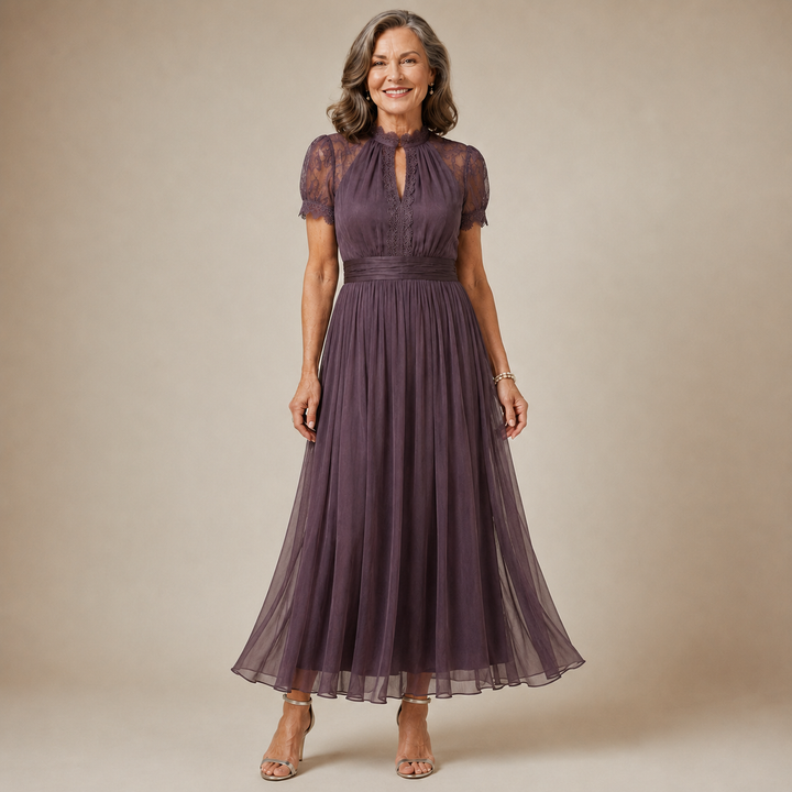 FLAVIA | Abito Lungo in Pizzo Viola Silhouette Elegante Occasione Speciale