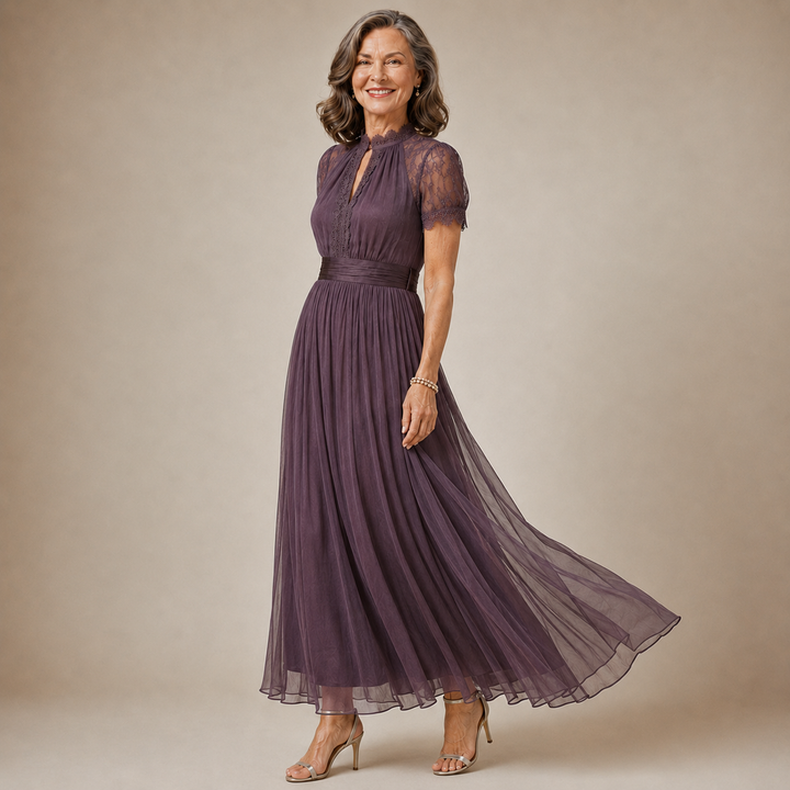 FLAVIA | Abito Lungo in Pizzo Viola Silhouette Elegante Occasione Speciale