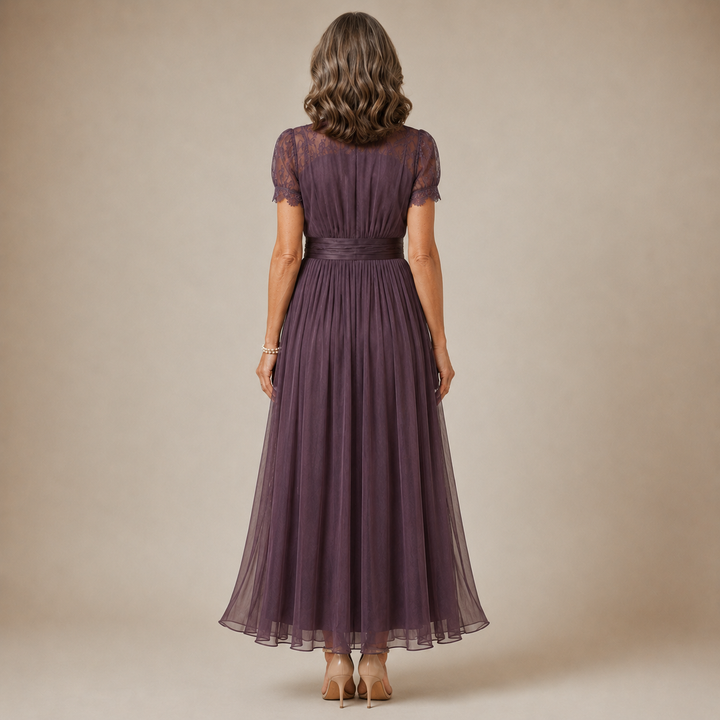 FLAVIA | Abito Lungo in Pizzo Viola Silhouette Elegante Occasione Speciale