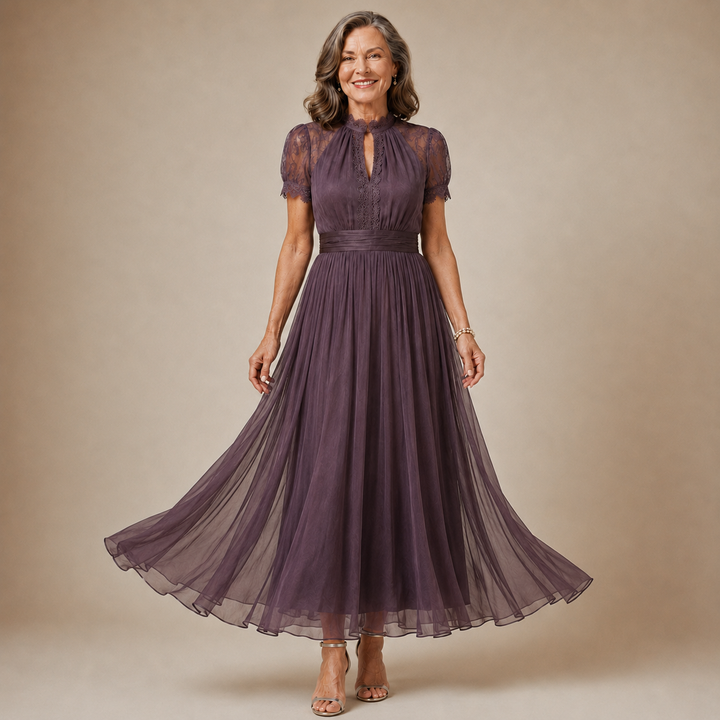 FLAVIA | Abito Lungo in Pizzo Viola Silhouette Elegante Occasione Speciale