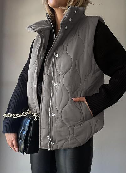 DARCY™ - Gilet imbottito leggero ed elegante con bottoni