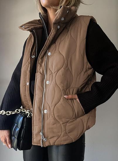 DARCY™ - Gilet imbottito leggero ed elegante con bottoni