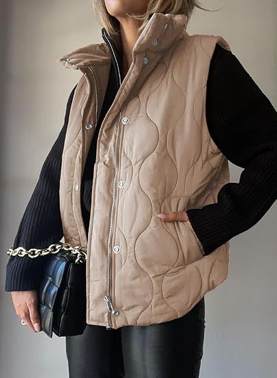 DARCY™ - Gilet imbottito leggero ed elegante con bottoni