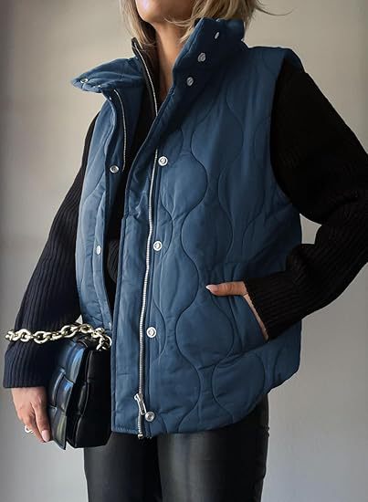 DARCY™ - Gilet imbottito leggero ed elegante con bottoni