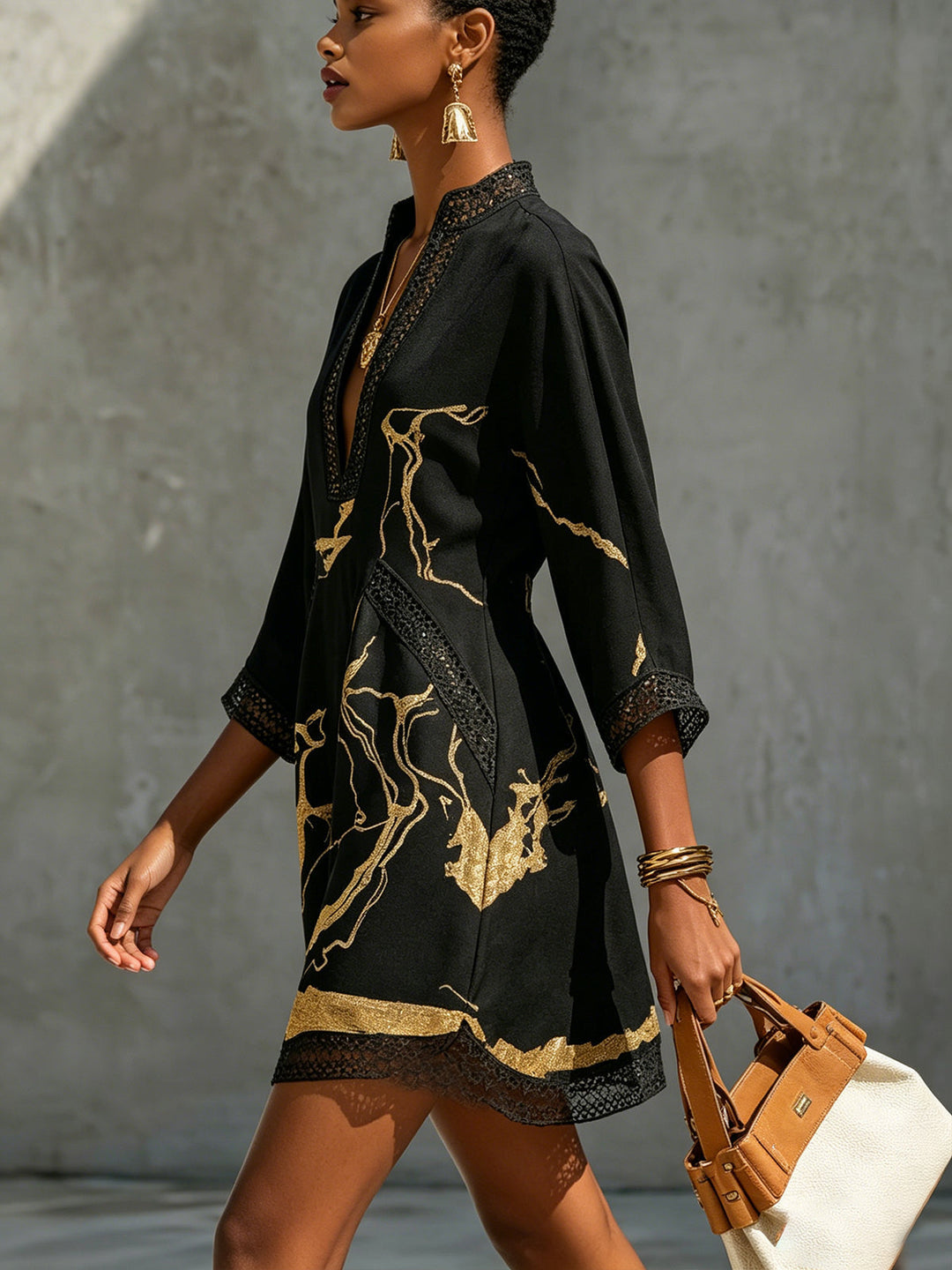 Donatella | Mini dress nero con stampa marmo dorata e pizzo crochet