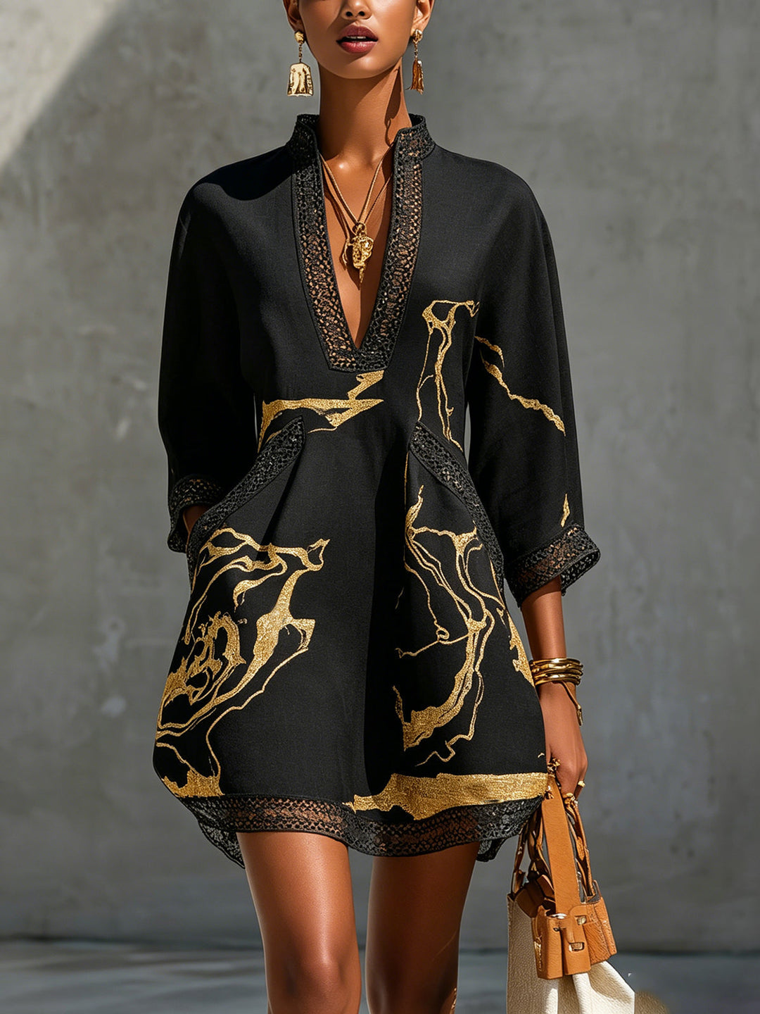 Donatella | Mini dress nero con stampa marmo dorata e pizzo crochet